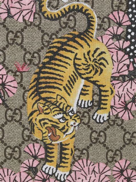 gucci tiger background